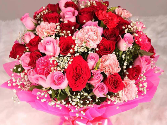 Anniversary Gifts: Flowers by Year and Color Symbolism